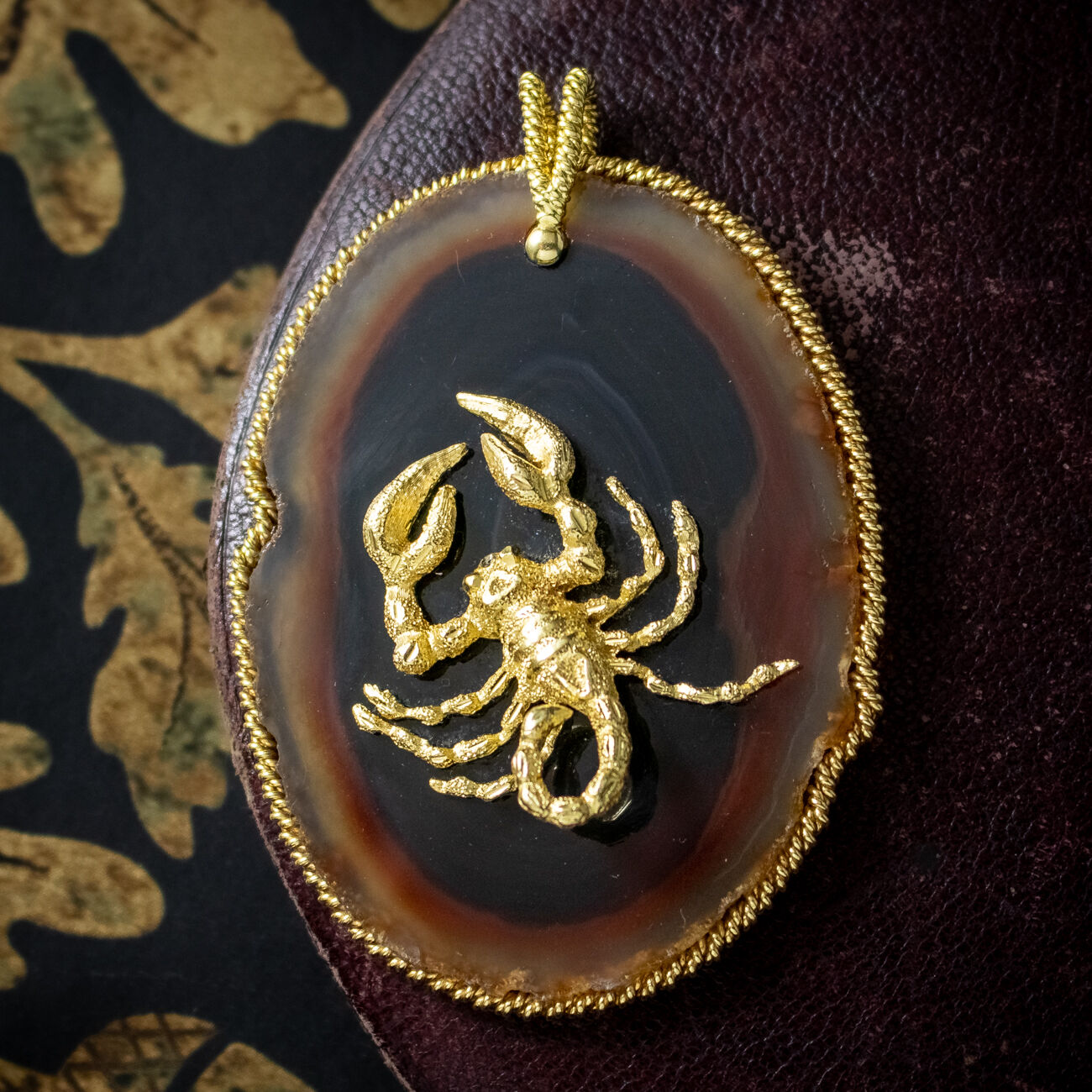 Vintage Agate Scorpio Zodiac Large Pendant 18ct Gold Scorpion