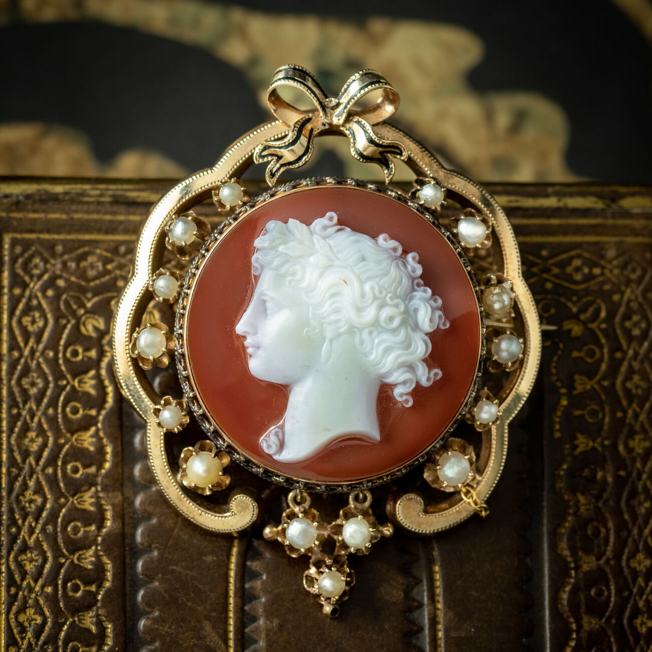 Antique Victorian Hardstone Cameo Brooch 15ct Gold Pearls