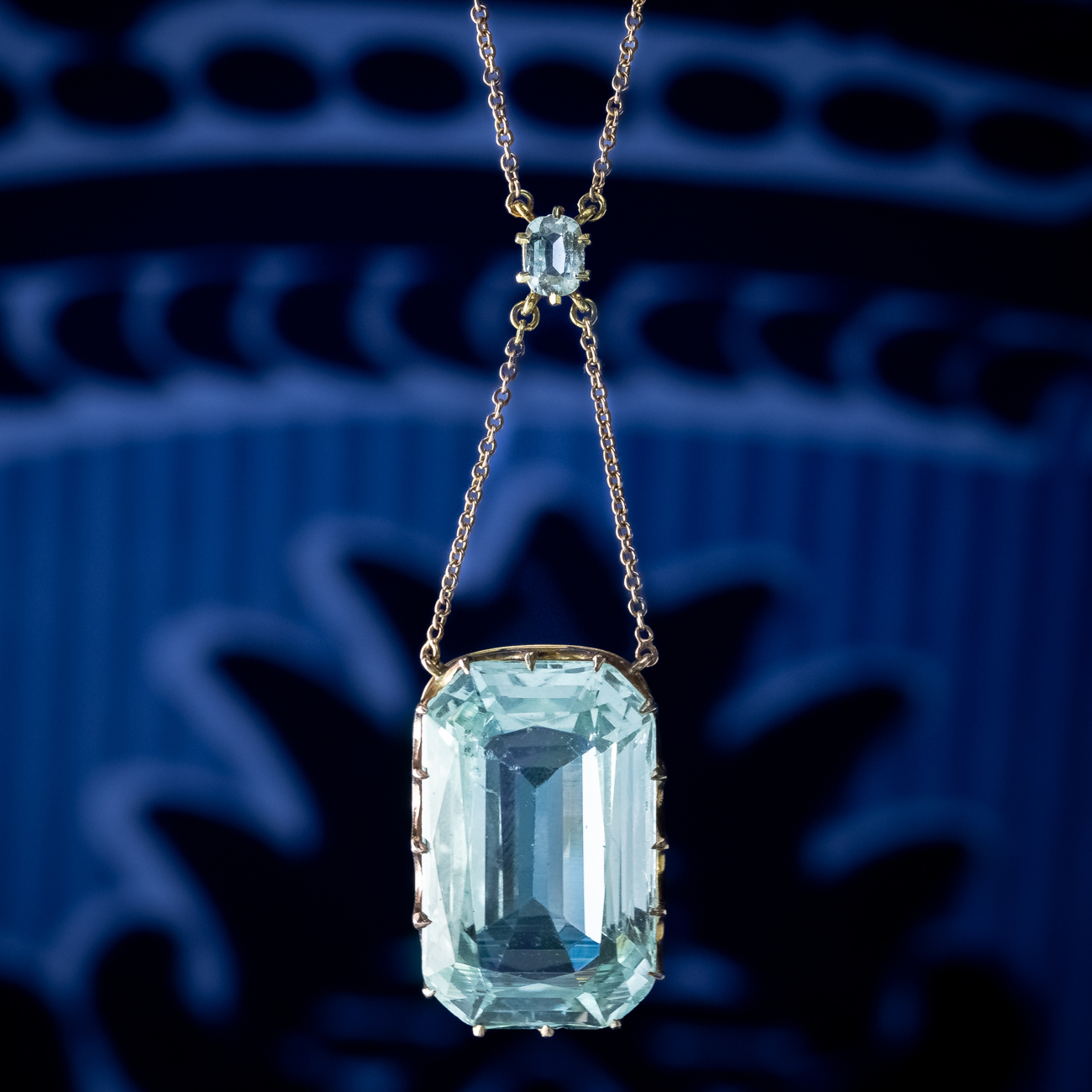 Art Deco Aquamarine Lavaliere Necklace 15ct Gold 25ct Aqua