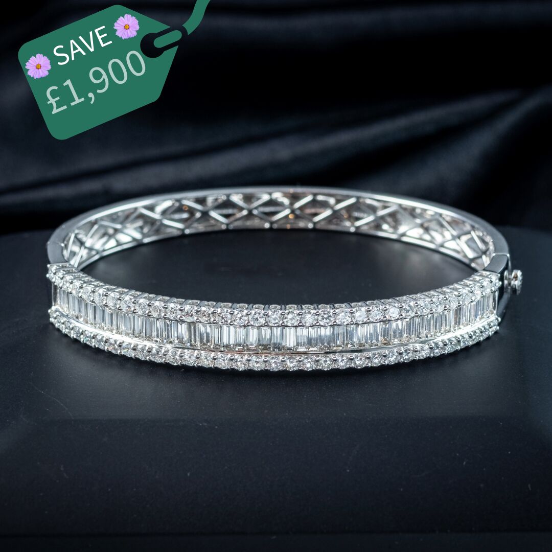 Art Deco Style Diamond Bangle 18ct Gold 8.60ct Total